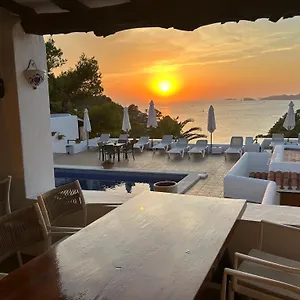 https://hostal-cala-moli.balearic-islands.net
